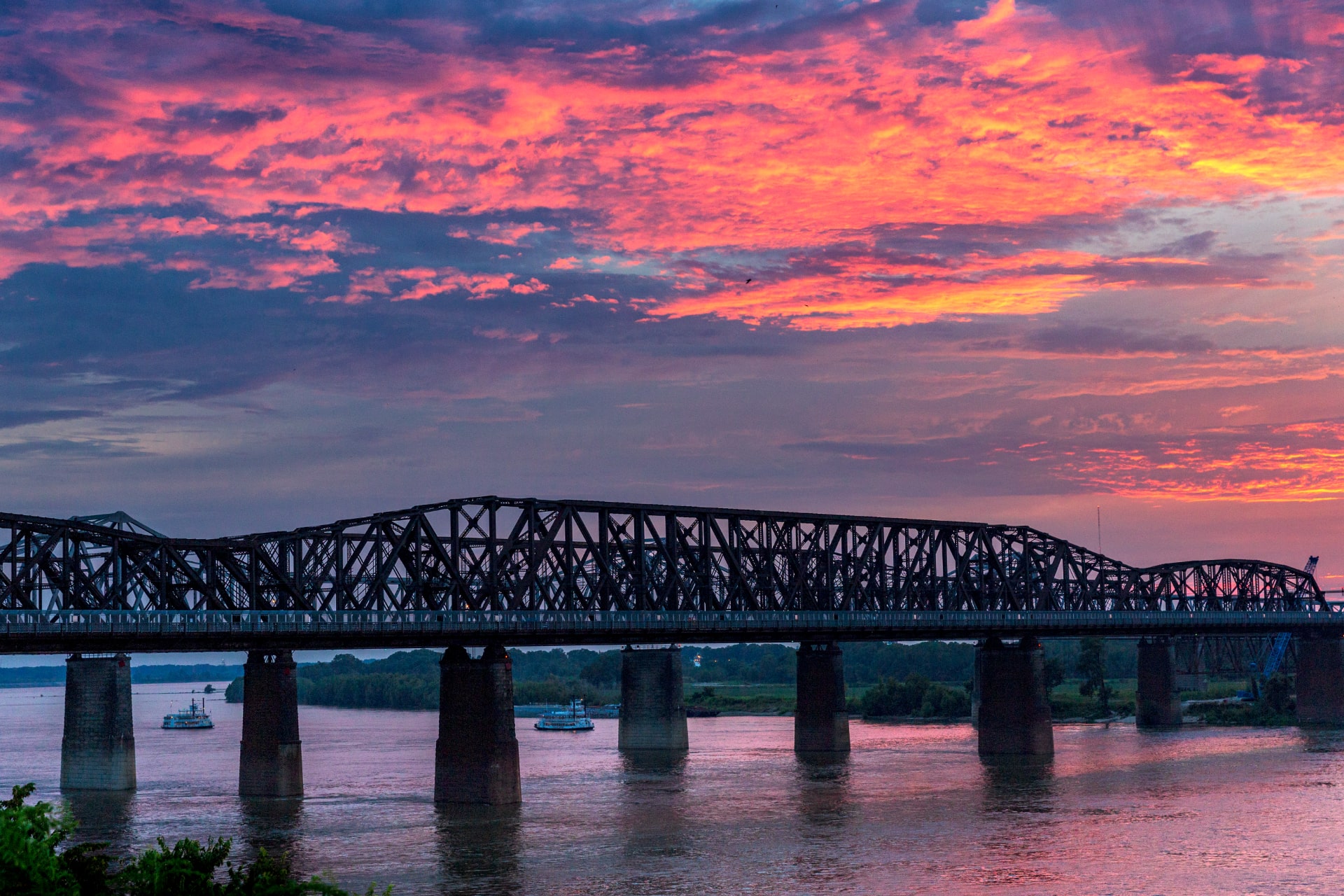 Memphis Riverboat Cruises on the Mississippi